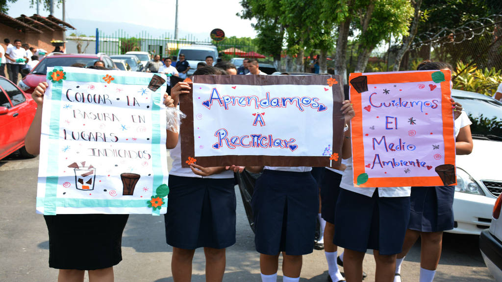 Campañas Educativas: Crear Conciencia sobre la Cicuta Mayor